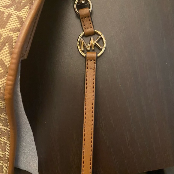 AUTHENTIC LG FLAp phn wristlet MK WALLET org $158 - Picture 2 of 10